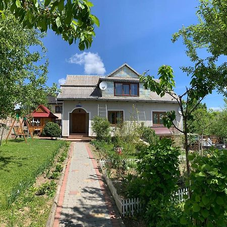 Guest House Viktoria Yaremche Exterior foto