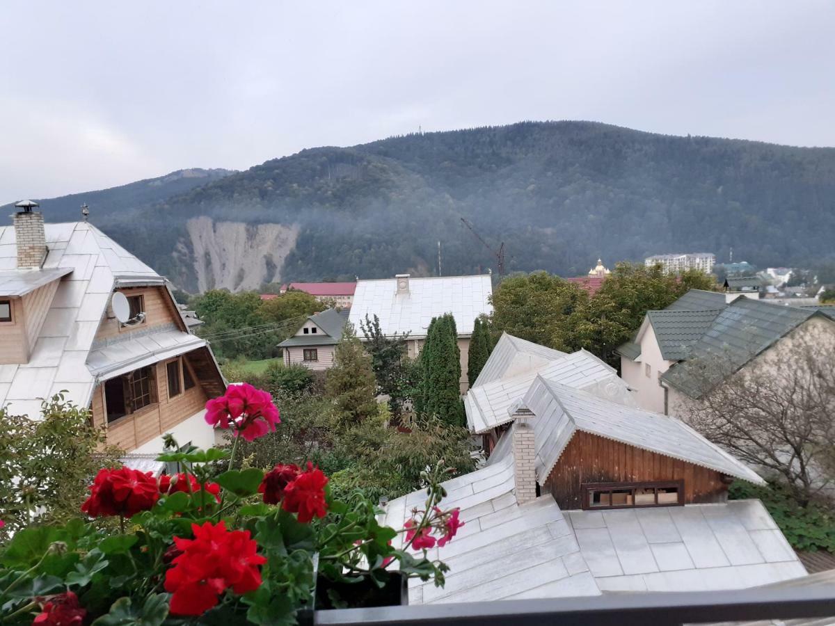 Guest House Viktoria Yaremche Exterior foto